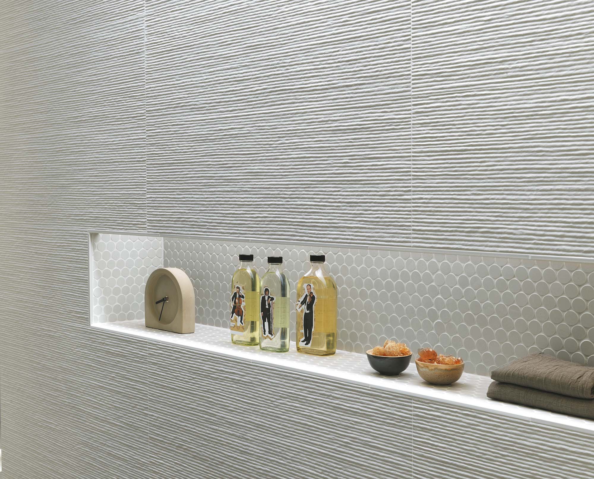 colour line feature tile