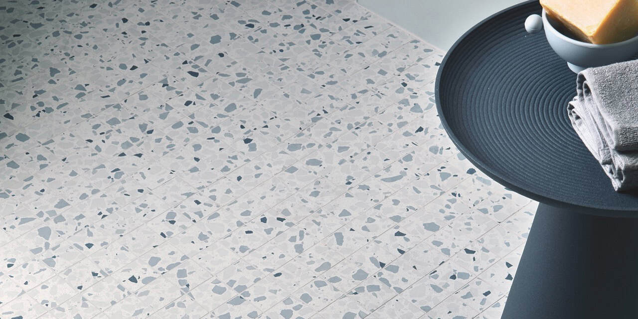 Glim Gemme Azzurro Matt; Glim Gemme Azzurro Macromosaico 30x30 Matt; Glim Blu Navy 6x24 Brillante; Color Mood Cielo 80x160; Color Mood Oxide Blue Rust 80x160; FAP+ Sguardi (Slider)