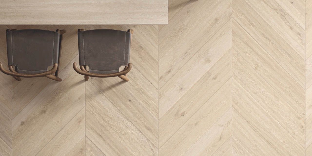 Rever Almond Chevron 20x120 Matt; Iconica Classico Verso 120x278 Matt (Slider)